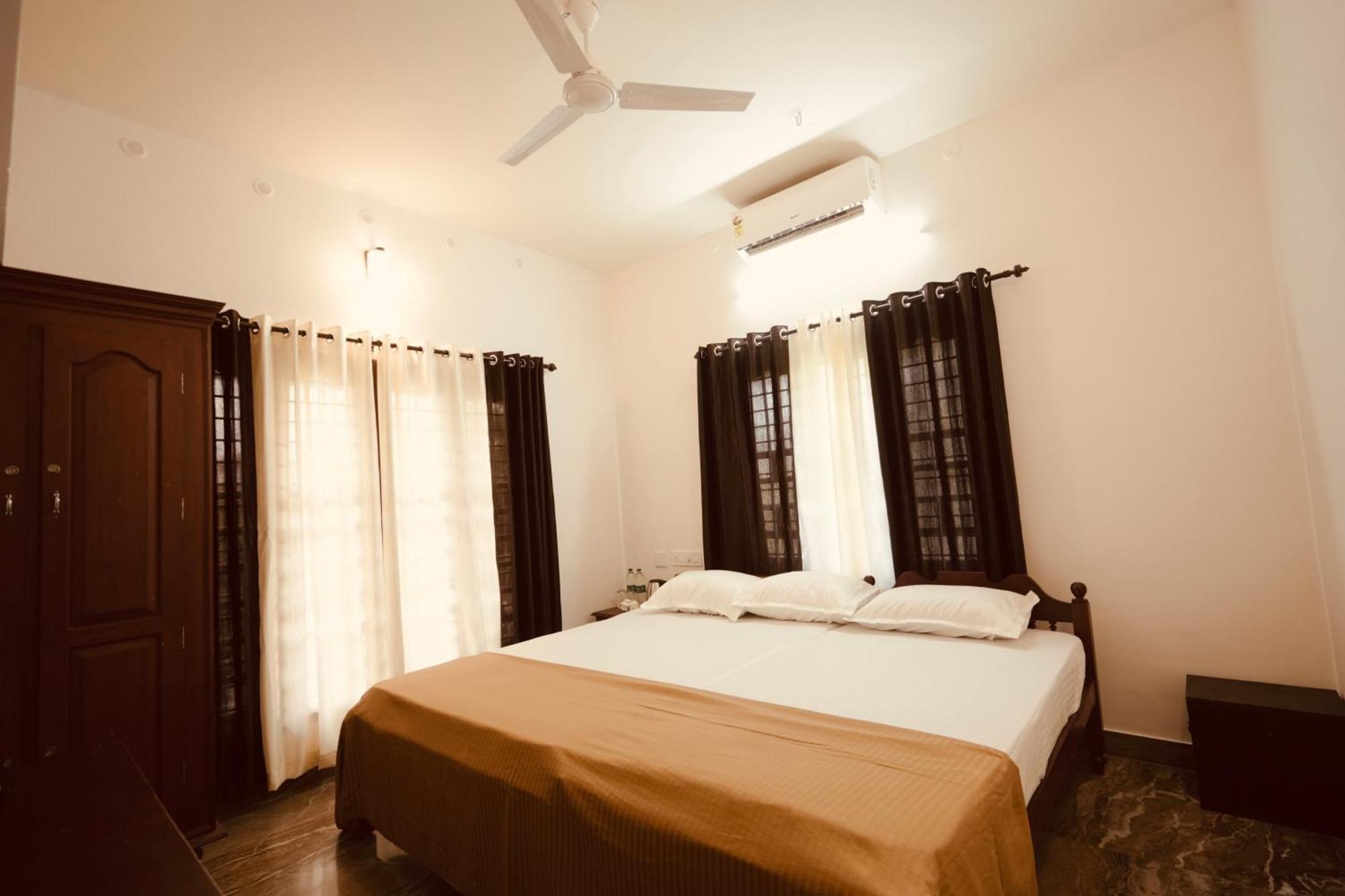 Daffodils Inn Alappuzha Exterior photo